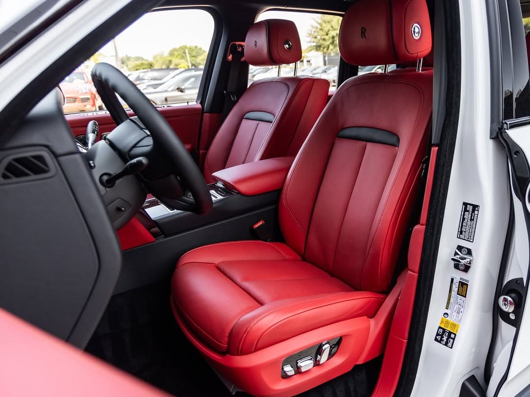 Rolls Royce Cullinan Black Badge view 5