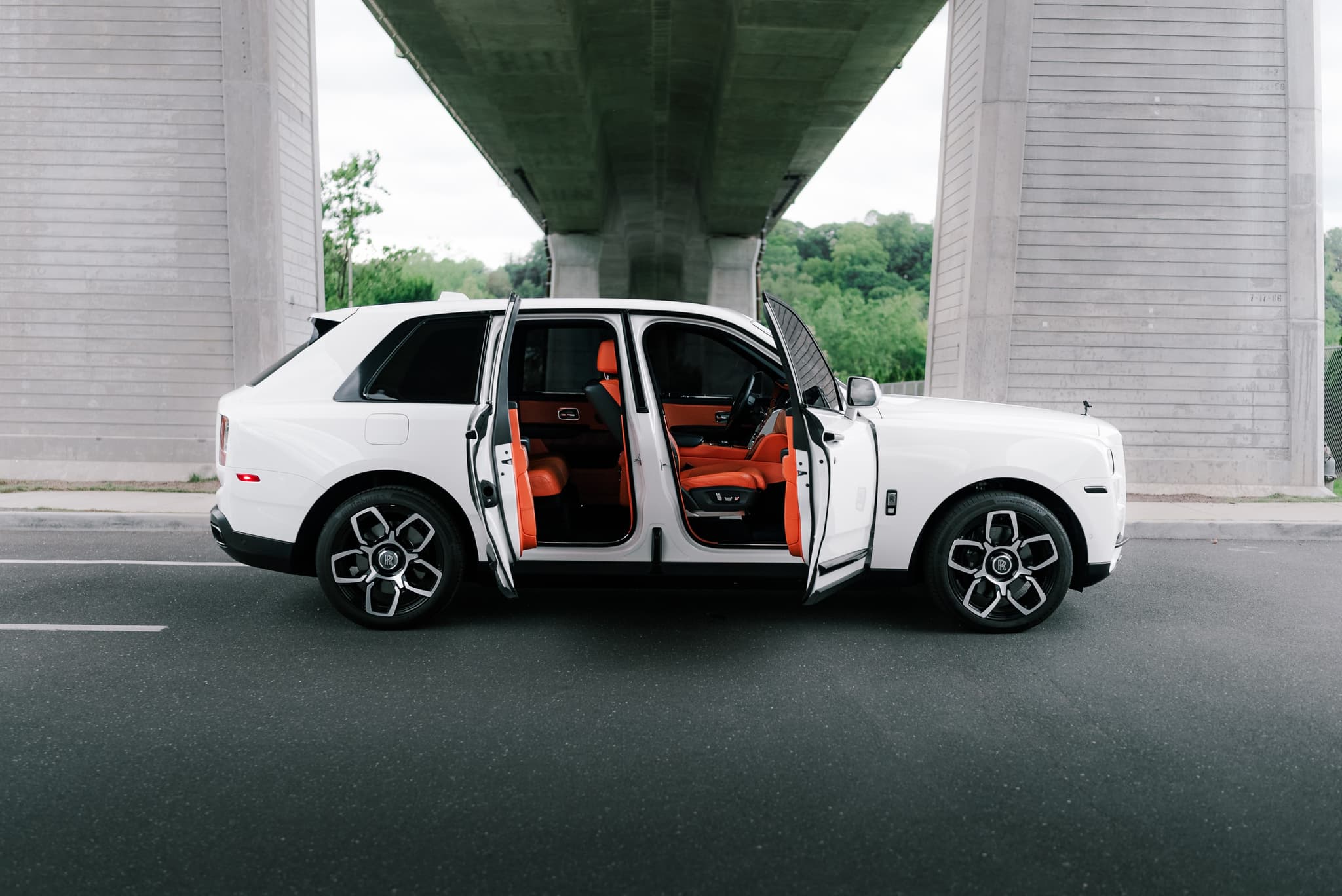 Rolls Royce Cullinan Black Badge view 4