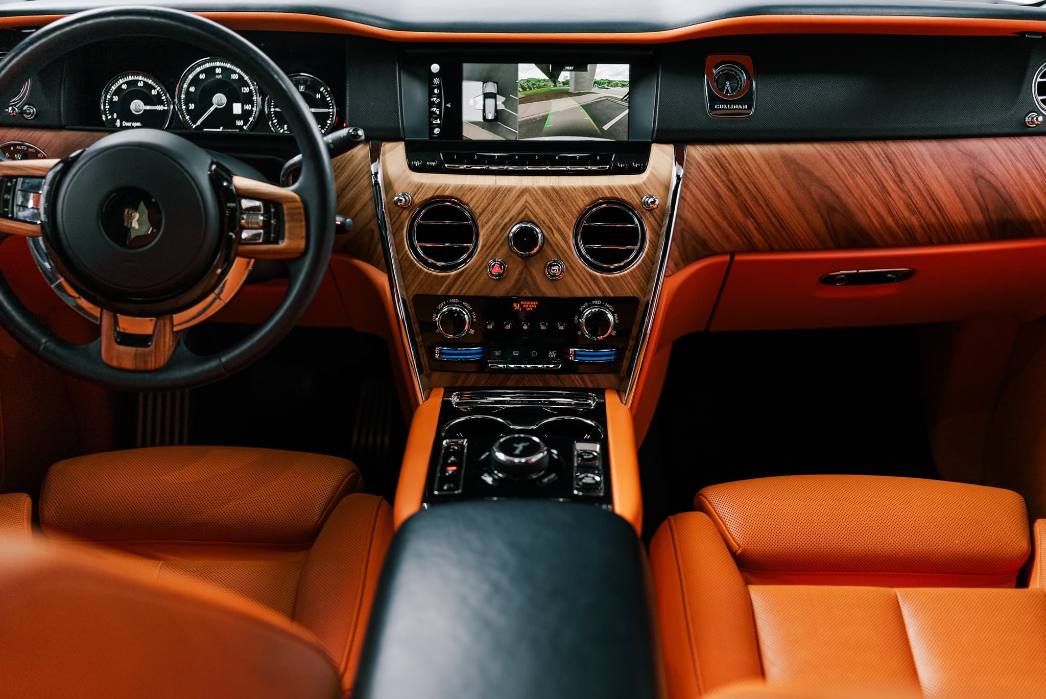 Rolls Royce Cullinan Black Badge view 5