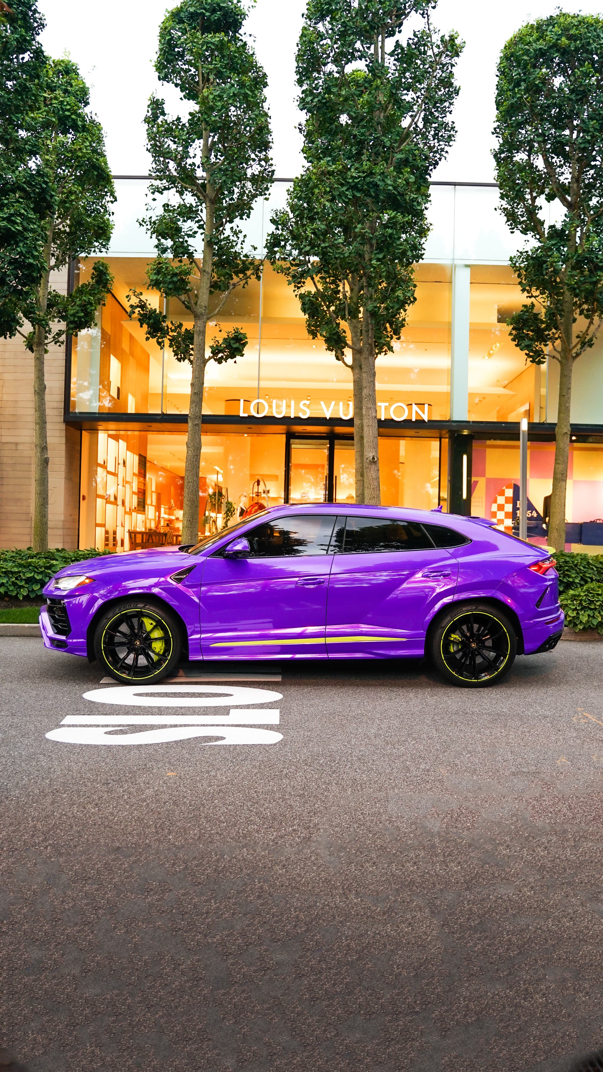 Lamborghini Urus Pearl Capsule view 2