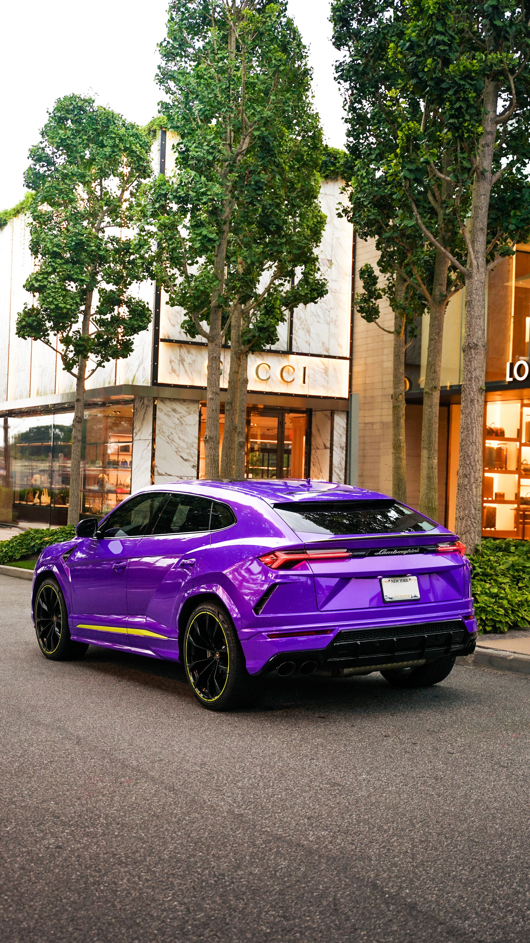 Lamborghini Urus Pearl Capsule view 3