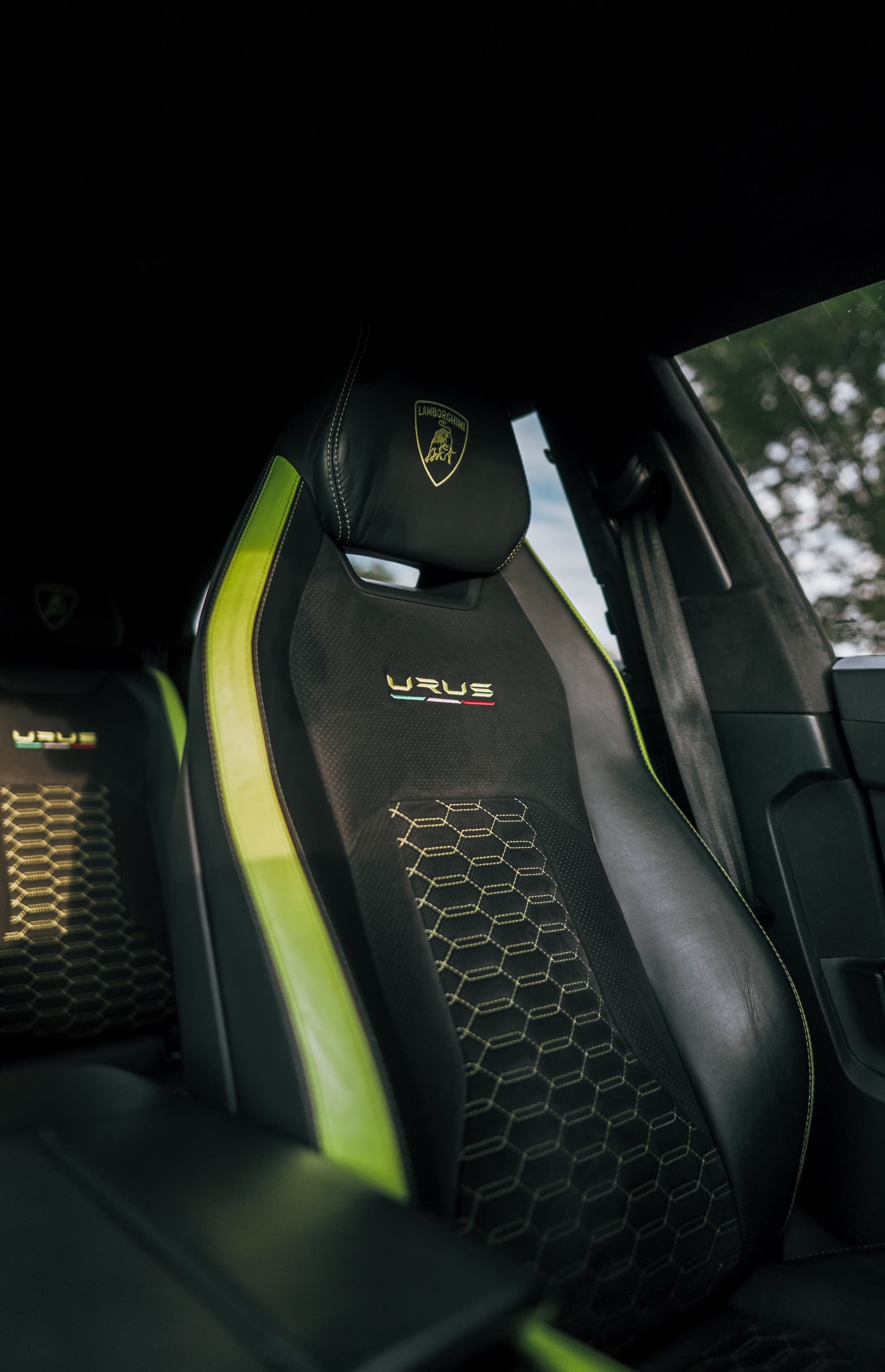 Lamborghini Urus Pearl Capsule view 4