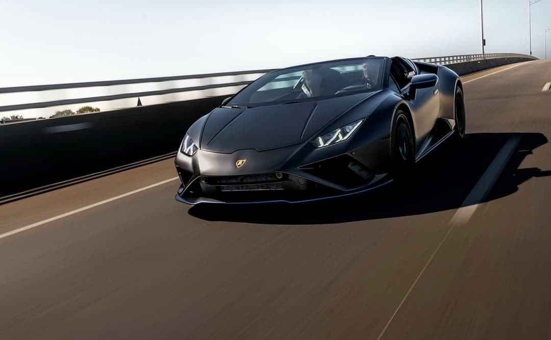 Lamborghini Huracan Evo Spyder view 3